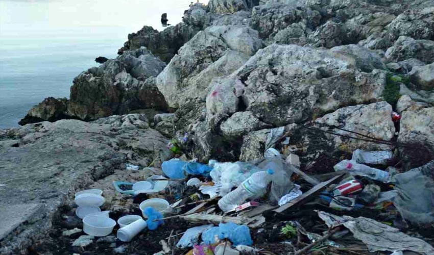 Η μετατροπή των ψαρότοπων σε σκουπιδότοπους και η ευθύνη των ψαράδων!